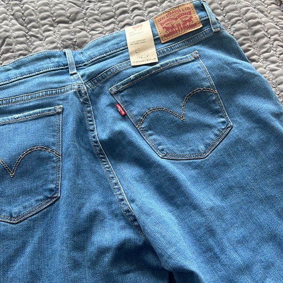 Levi’s 711 Skinny Medium Wash Stretchy Jean with Raw Hem in Women’s Size 16 - Picture 8 of 8
